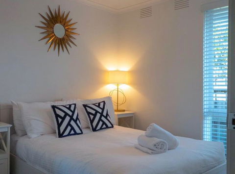 Luxurious Hampton Style 3 Bedroom House - Hobart Tourism 3