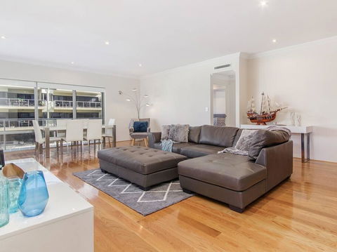 Luxurious Mandurah Marina Apartment - Tourism TAS 3
