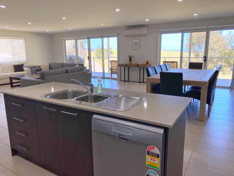 Luxury 3BR Home With KING Bed Metung - Tourism TAS 2