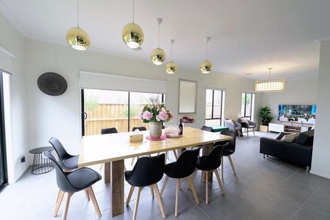 Luxury 9 BRM House In Melbourne - Tourism TAS 0