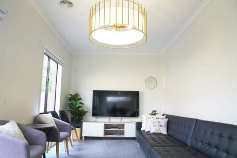 Luxury 9 BRM House In Melbourne - Tourism TAS 2