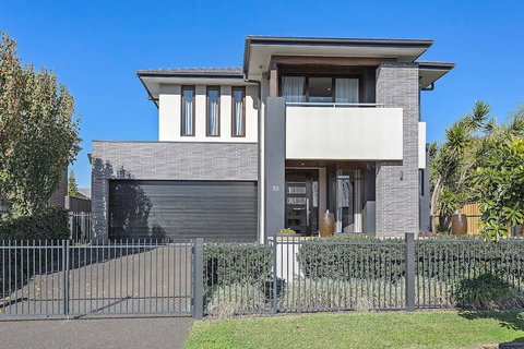Luxury Brand New Home - Hobart Tourism 0