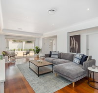 Luxury Family-size Home in Smart Beachside Suburb