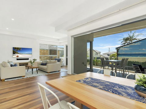 Luxury On Currumbin Beach - Hobart Tourism 0