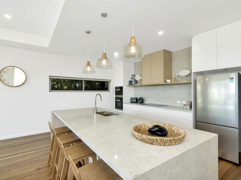 Luxury On Currumbin Beach - Hobart Tourism 2
