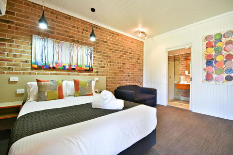 Macquarie Inn - Hobart Tourism 0