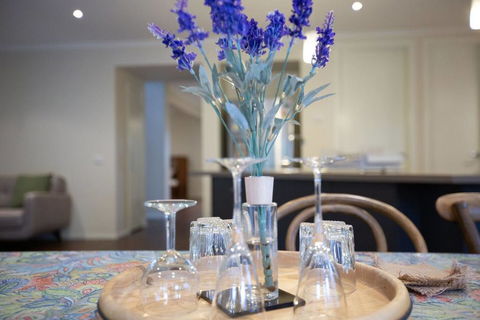 Magnificent Lux Stay@Mont Albert 4BR/WIFI/Garage - Hobart Tourism 1