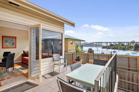 Manfield City Waterfront View Cottage - Hobart Tourism 1