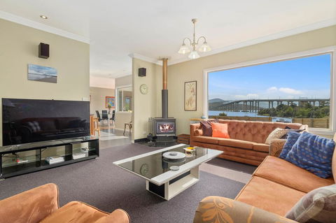 Manfield City Waterfront View Cottage - Hobart Tourism 0