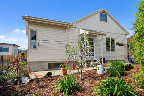 Manfield City Waterfront View Cottage - Hobart Tourism 2