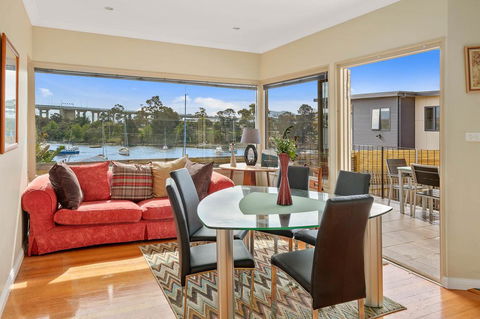 Manfield City Waterfront View Cottage - Hobart Tourism 3