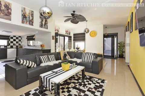 Marilyns Place: Private + Spacious + Central - Hobart Tourism 0