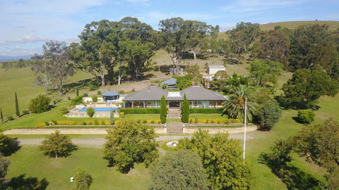 Marrowbone Vineyard Estate - One Of The Hunters Finest Estates - Hobart Tourism 2
