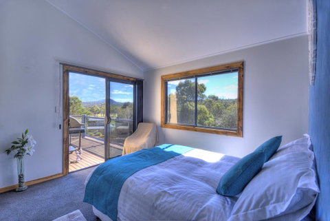 Mayakitana - Overlooking The Golf Course - Tourism TAS 1