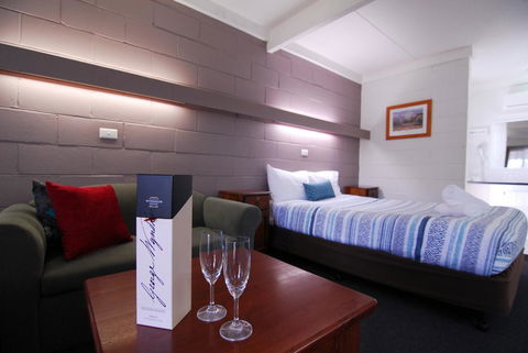 Mayfair Motel - Hobart Tourism 1