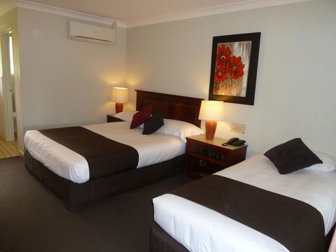 McNevins Warwick Motel - Tourism TAS 0