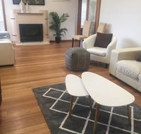 Melbourne delightful  comfortable home. Sleeps 10. Walk to train. 17 km from CBD. - Tourism TAS