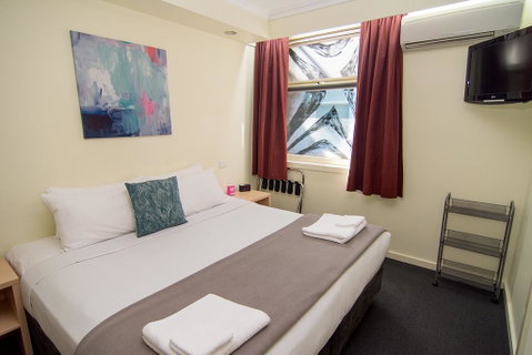 Miami Hotel Melbourne - Tourism TAS 1
