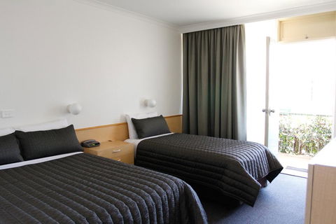 Mid City Motor Inn Queanbeyan - Hobart Tourism 3