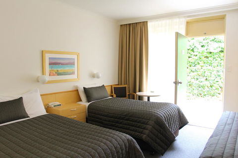 Mid City Motor Inn Queanbeyan - Hobart Tourism 0