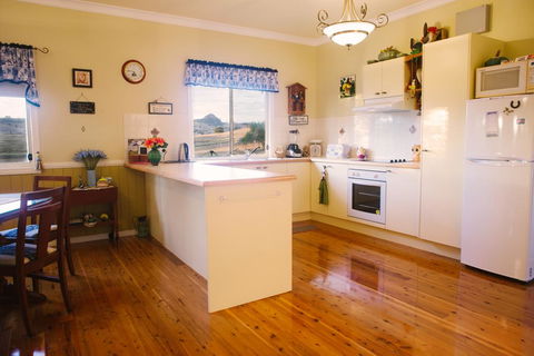 Milford Country Cottages - Hobart Tourism 3