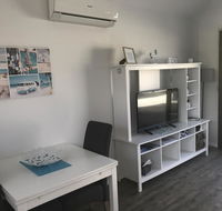 Mindarie Beach Studio - Hobart Tourism