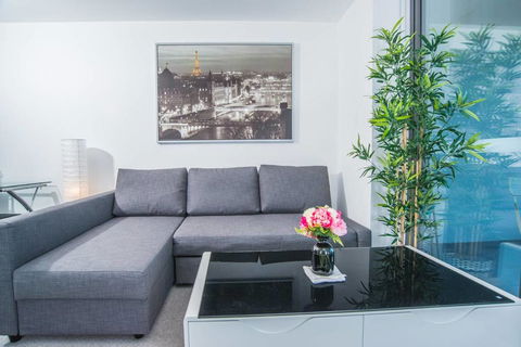 Minimalism Modern Apartment, Waterview, Parking, IGA - Hobart Tourism 2