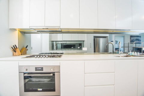 Minimalism Modern Apartment, Waterview, Parking, IGA - Hobart Tourism 3