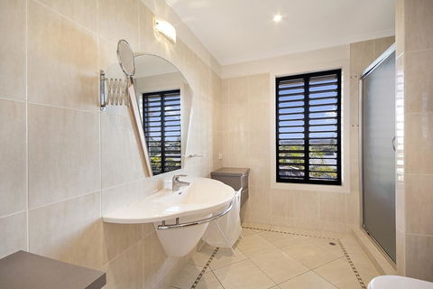 Minutes Walk To Peregian Beach And Surf! - Unit 1/28 Pelican Street - Hobart Tourism 3