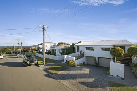 Minutes Walk To Peregian Beach And Surf! - Unit 1/28 Pelican Street - Hobart Tourism 0
