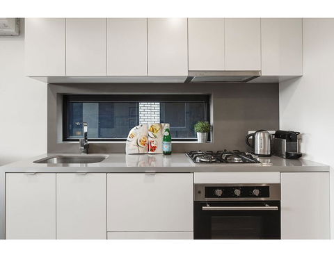 Modern 2 Bed Apartment In Trendy Collingwood - Tourism TAS 3