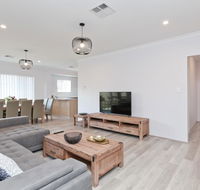 Modern and Spacious home near Curtin University - Tourism TAS