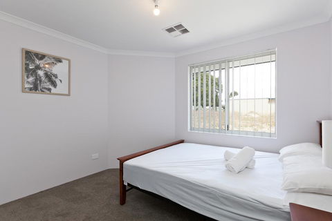 Modern And Spacious Home Near Curtin University - Tourism TAS 3