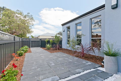 Modern And Spacious Home Near Curtin University - Tourism TAS 2