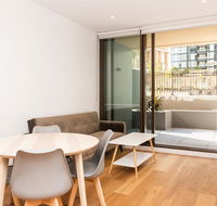 Modern Apartment in Darling Harbour - Tourism TAS