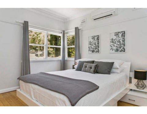Modern Aus Home On The Edge Of North Ryde Oval - Tourism TAS 3