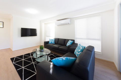 Modern Home Away From Home - Hobart Tourism 1
