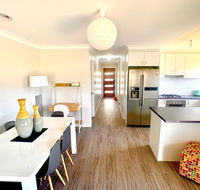 Modern Majestic - everything you need - private location - Hobart Tourism