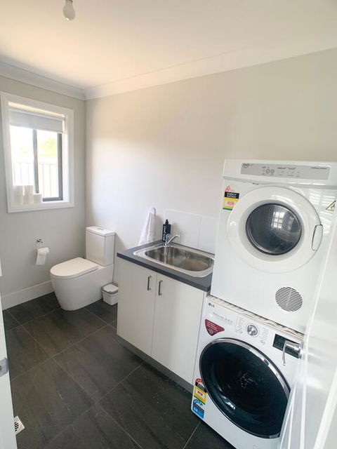 Modern Majestic - Everything You Need - Private Location - Hobart Tourism 3