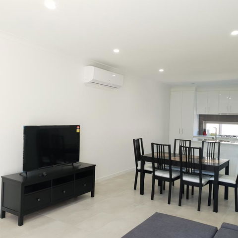 Modern Style Central Location Golden House - Hobart Tourism 2