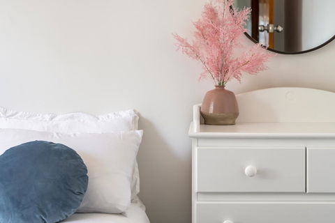 Moonah House-10 Mins To CBD & MONA, 4BR, 2 BATH, Great View, Park 3 Cars, Sleep 11, King Bed, En-suite - Hobart Tourism 1