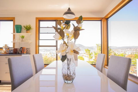 Moonah House-10 Mins To CBD & MONA, 4BR, 2 BATH, Great View, Park 3 Cars, Sleep 11, King Bed, En-suite - Hobart Tourism 0