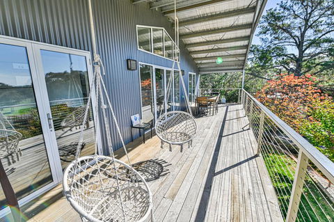 Mortimers Wines - The Canopy Loft - Hobart Tourism 2