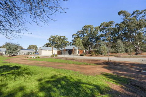 Moss's Place - Hobart Tourism 1