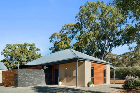 Moss's Place - Hobart Tourism 0