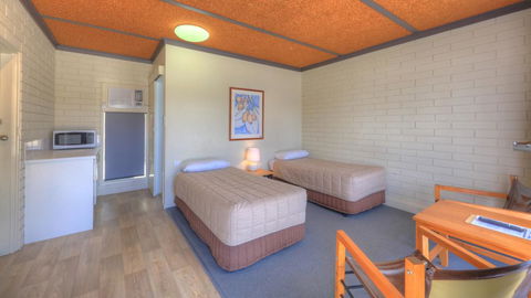 Motel Meneres - Hobart Tourism 1