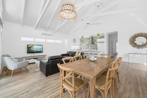 Mudjimba Island Beach House - Tourism TAS 1