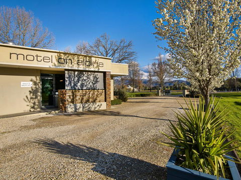 Myrtleford Motel On Alpine - Hobart Tourism 1