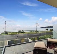 Nautilus 1 Luxury Retreat - Modern beachfront townhouse WiFi water views - Tourism TAS
