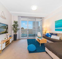 Near Airport  Train Station Stylish Two-Story Apartment - Tourism TAS